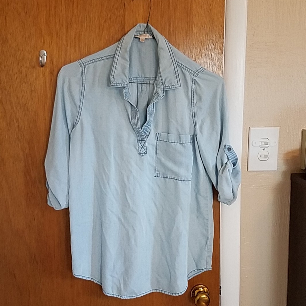 Skies Are Blue women's Allison Chambray top, med.